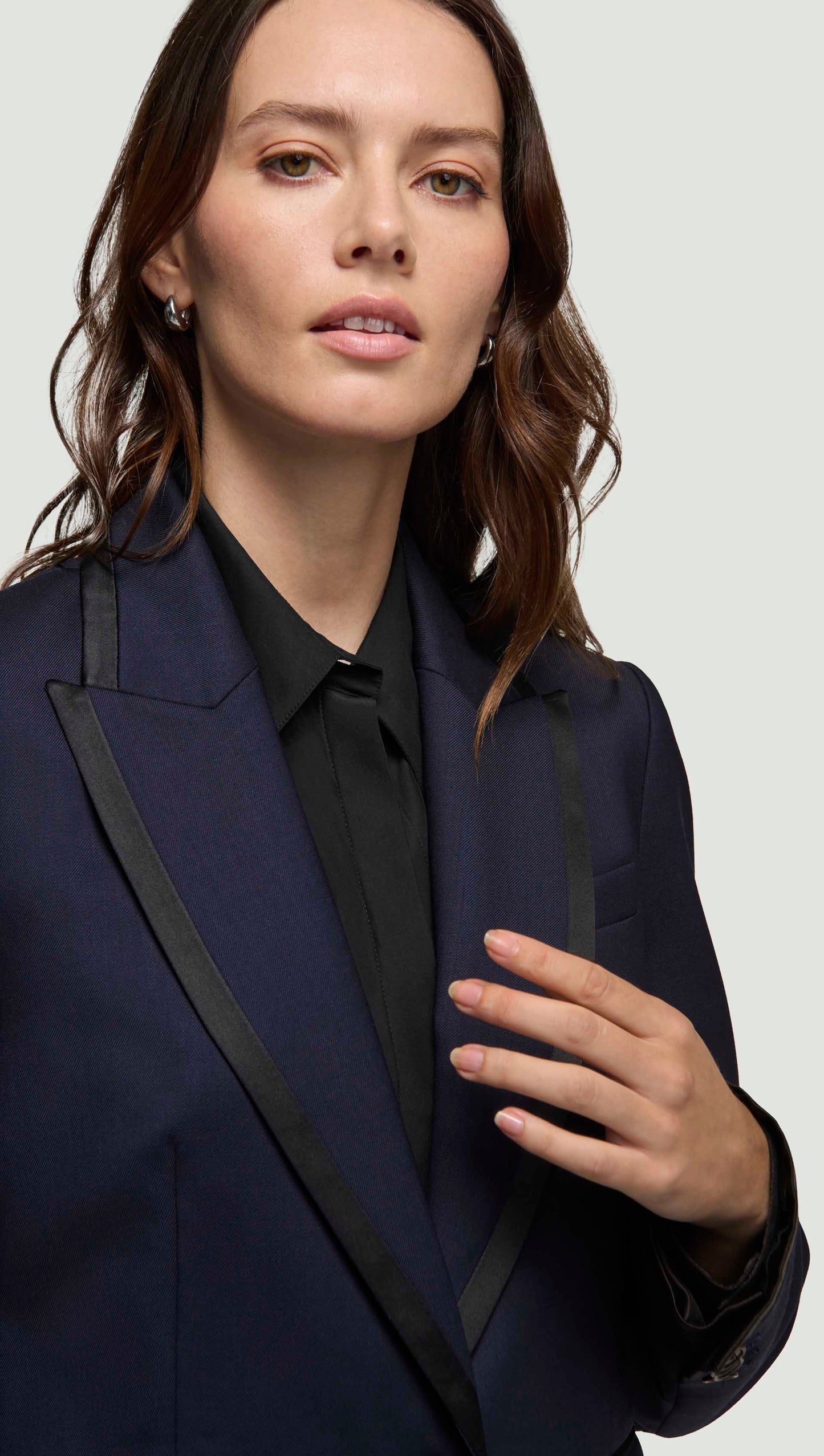 Colorblocked Sculpted Blazer in Seasonless Wool | Midnight/Black
