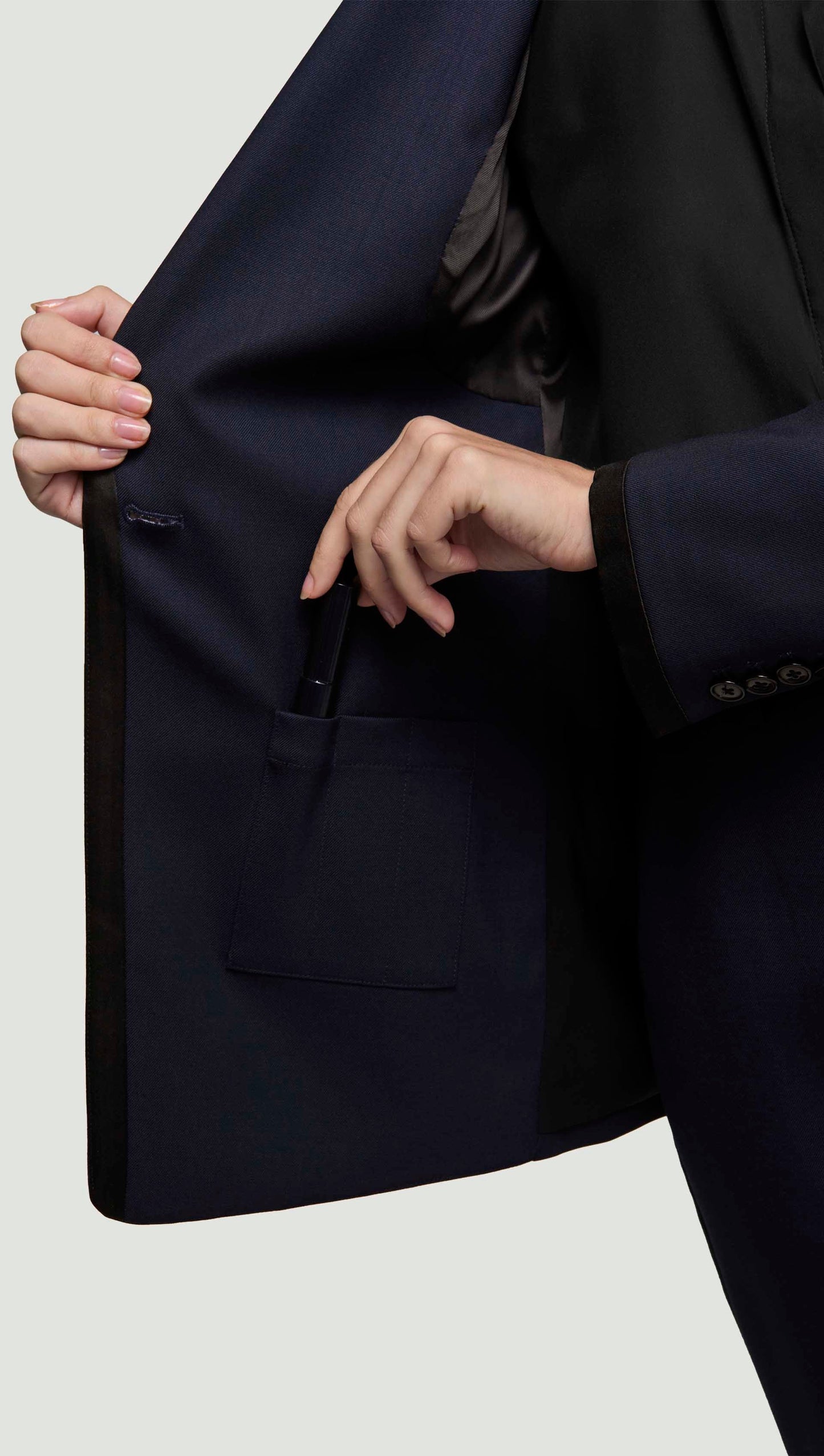 Colorblocked Sculpted Blazer in Seasonless Wool | Midnight/Black