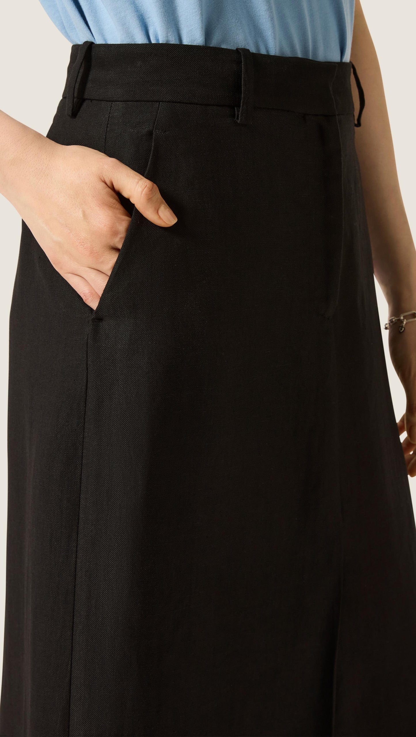 Tailored Skirt in Viscose Linen | Black